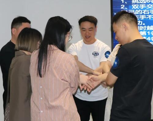 卓尚服飾丨《尚校計劃》中層領(lǐng)導力訓練營(yíng)聚勢啟程